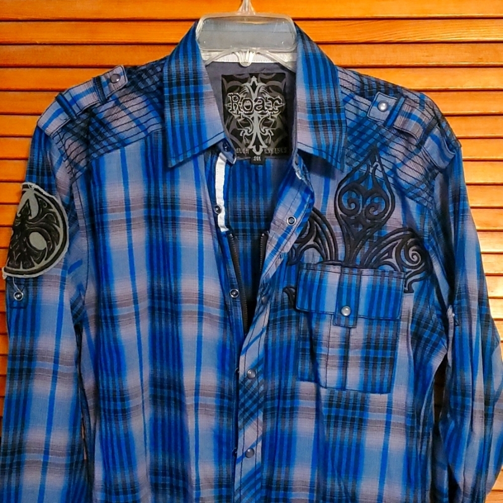 Roar Button Up